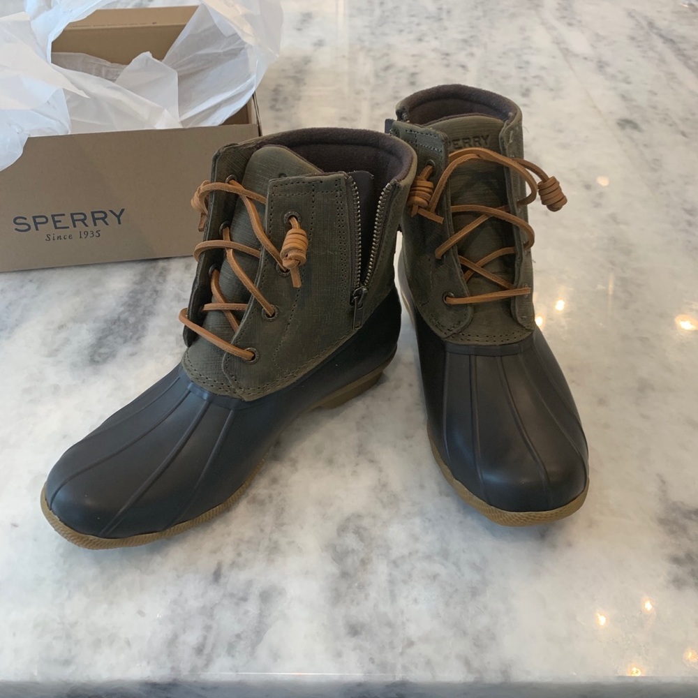 NEW Sperry Saltwater Boots